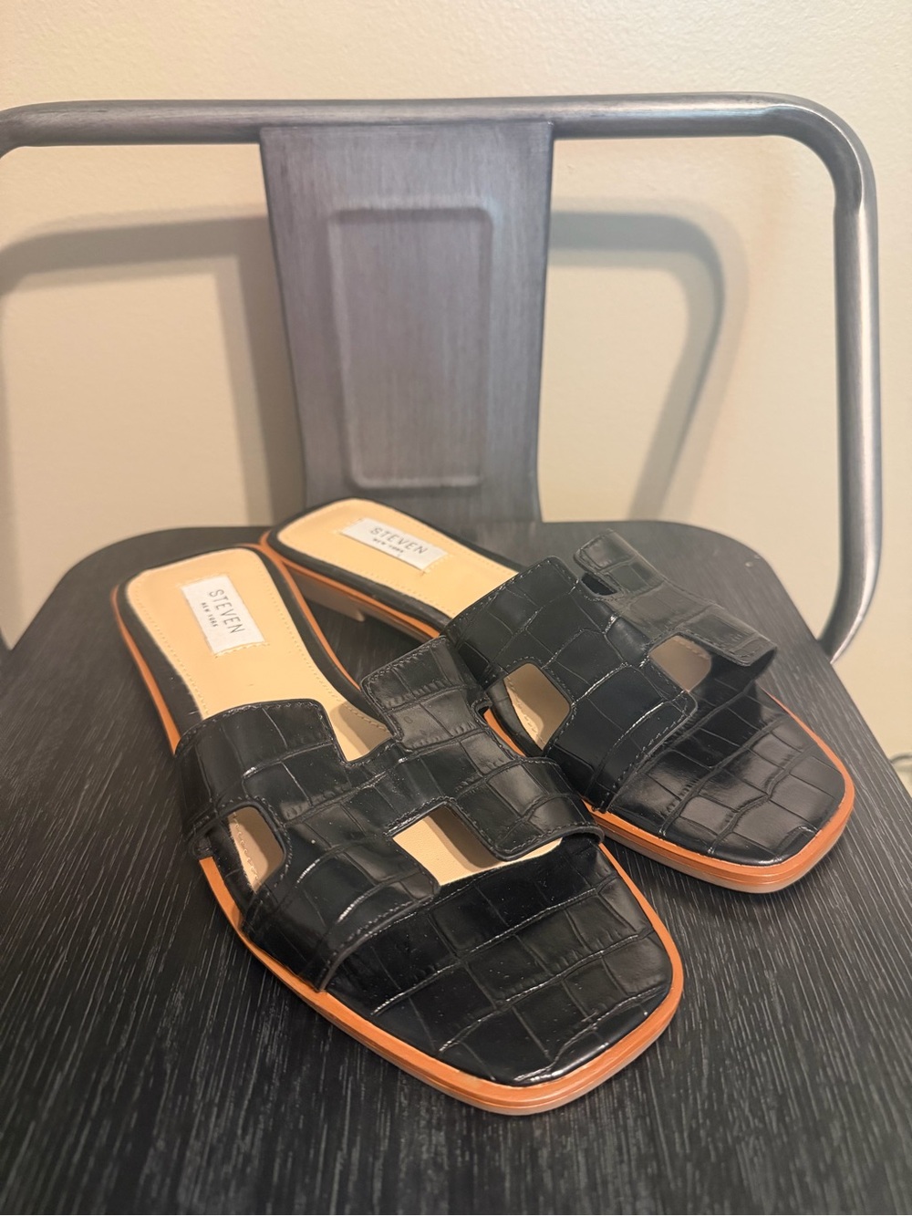 Steven New York Harlien Black Croc Embossed H Slides Size 7.5